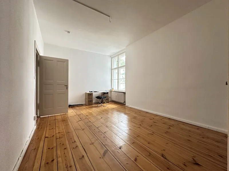 Helle 2-Zimmer-Altbauwohnung mit Dielenboden — photo 1